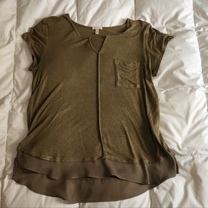 Lightweight short-sleeved top